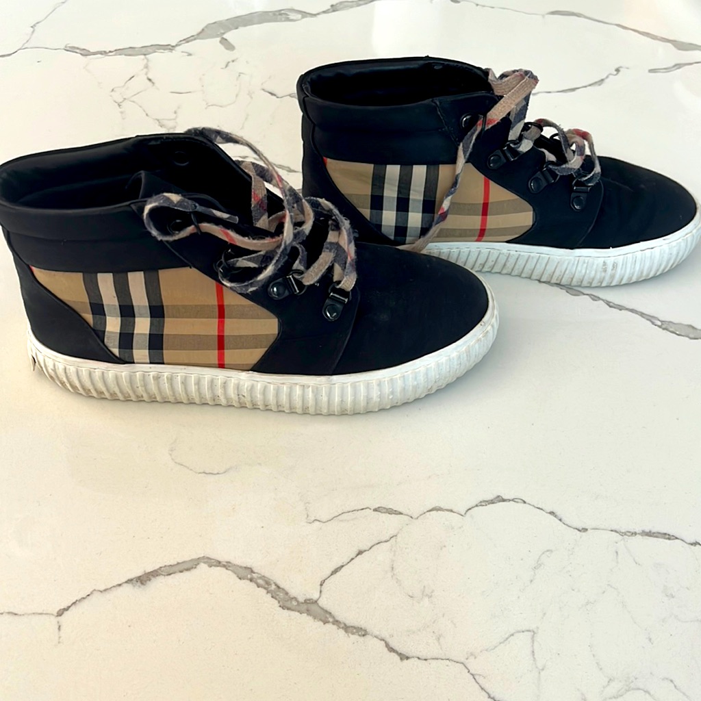 Burberry Shoes Used Kids Size 35